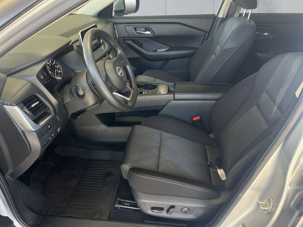 2024 Nissan Rogue SV photo 8