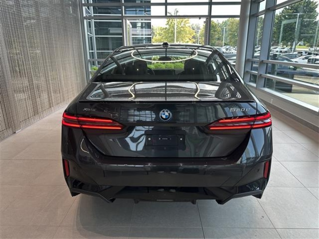 2026 Bmw 550e xDrive photo 5