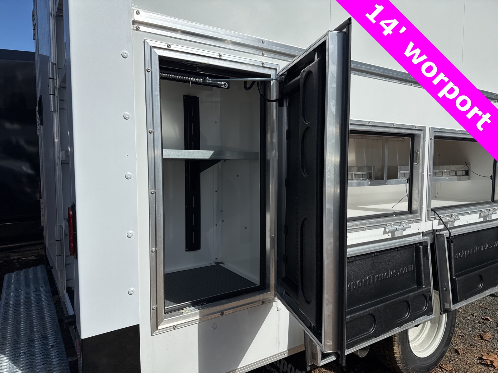 2025 Ford E-450 photo 4