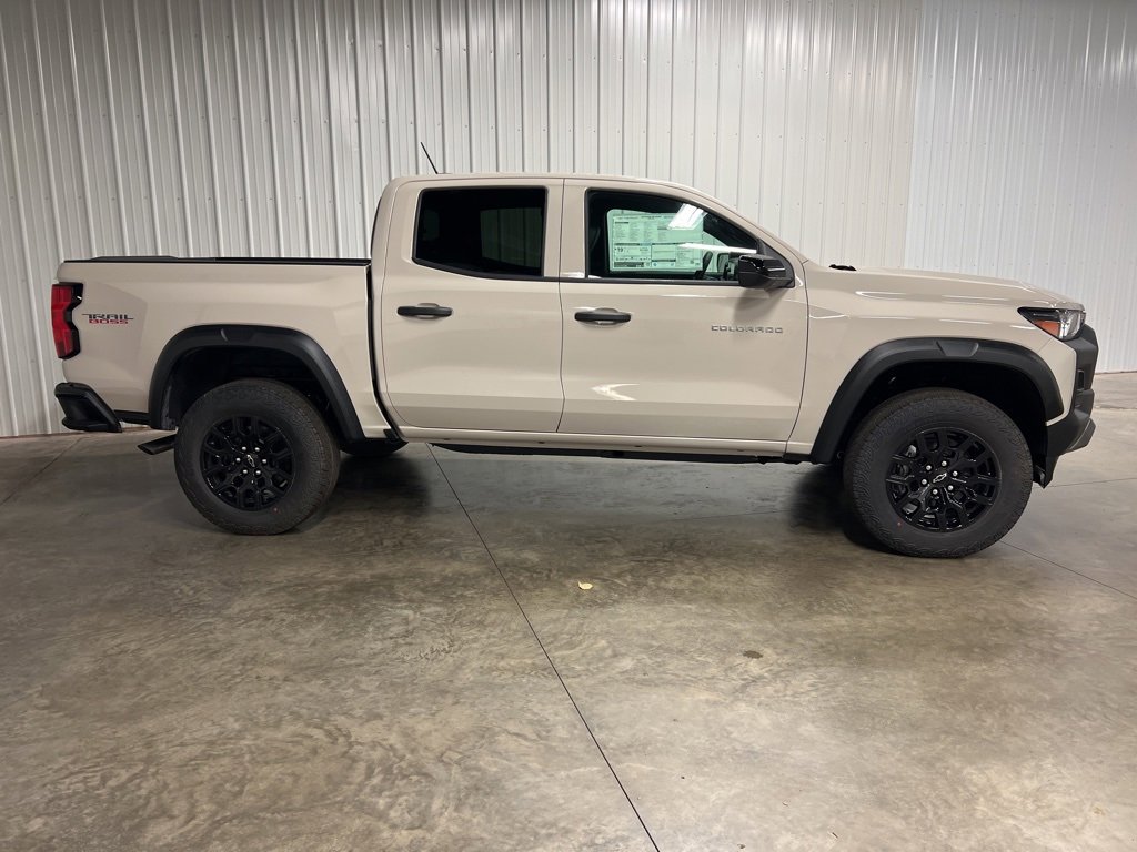 2026 Chevrolet Colorado Trail Boss photo 2