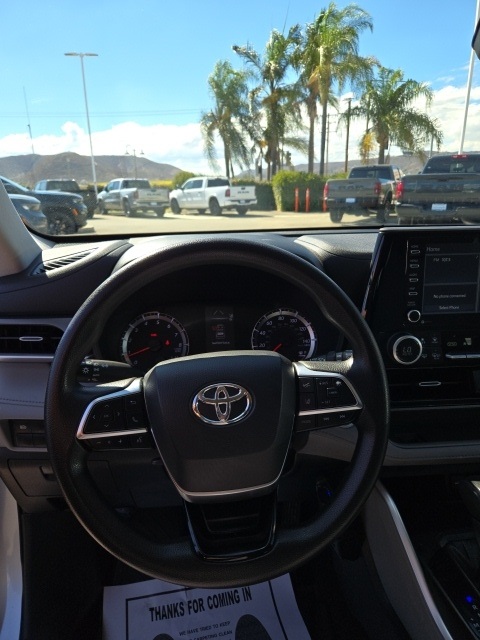 2021 Toyota Highlander L photo 18