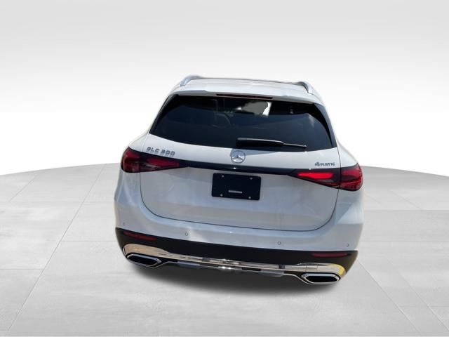 2025 Mercedes Benz GLC 300 4MATIC photo 4