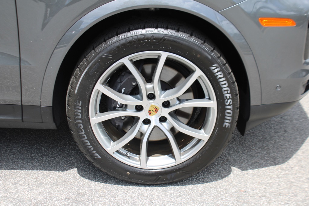 2025 Porsche Cayenne Coupe Base photo 13