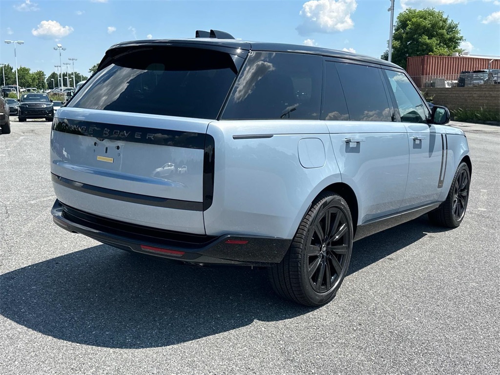 2025 Land Rover Range Rover SE photo 13