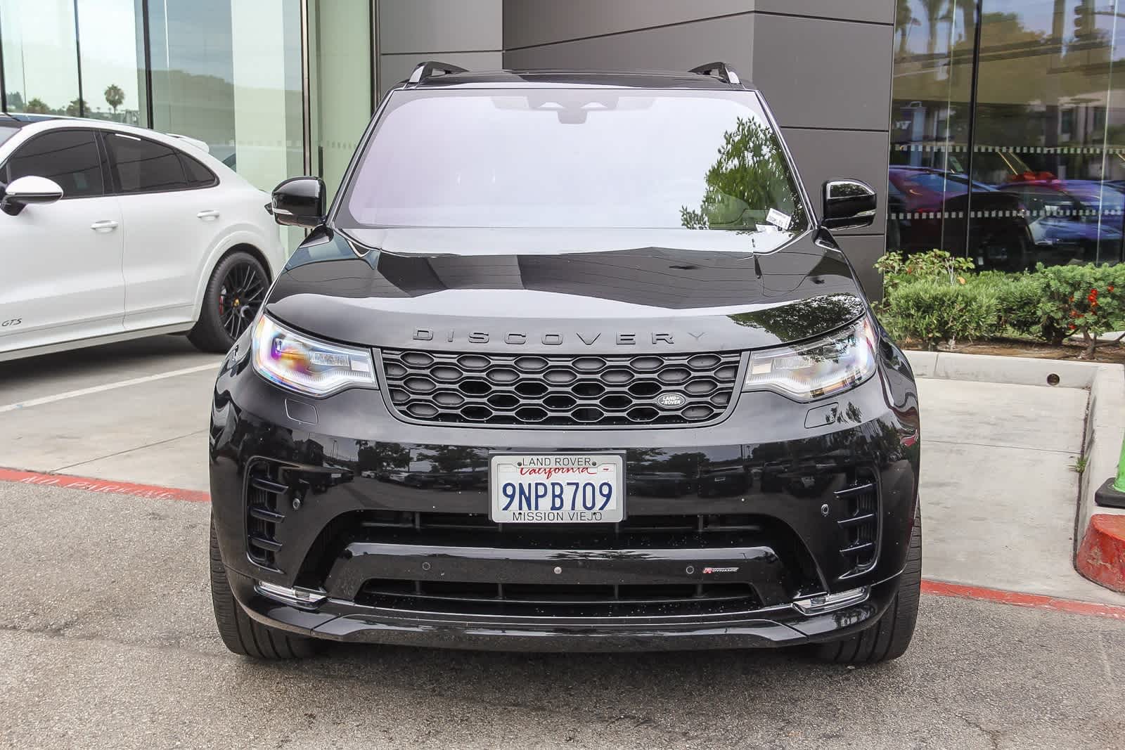 2023 Land Rover Discovery S R-Dynamic photo 2