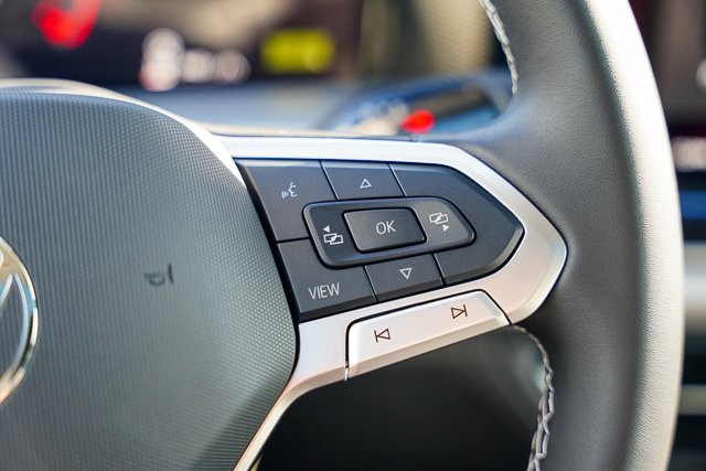 2025 Volkswagen Tiguan SE photo 13