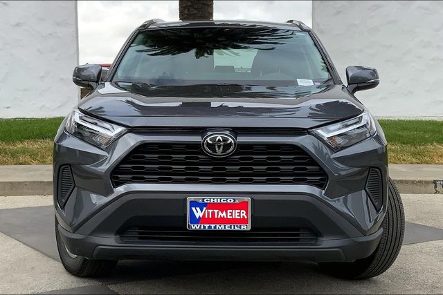 2025 Toyota RAV4 Hybrid XLE photo 3