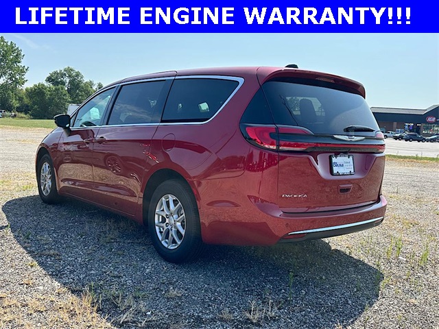2026 Chrysler Pacifica photo 8