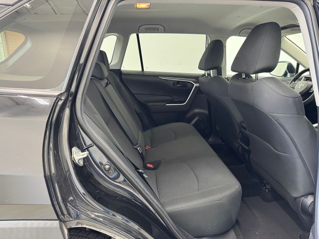 2021 Toyota RAV4 LE photo 18