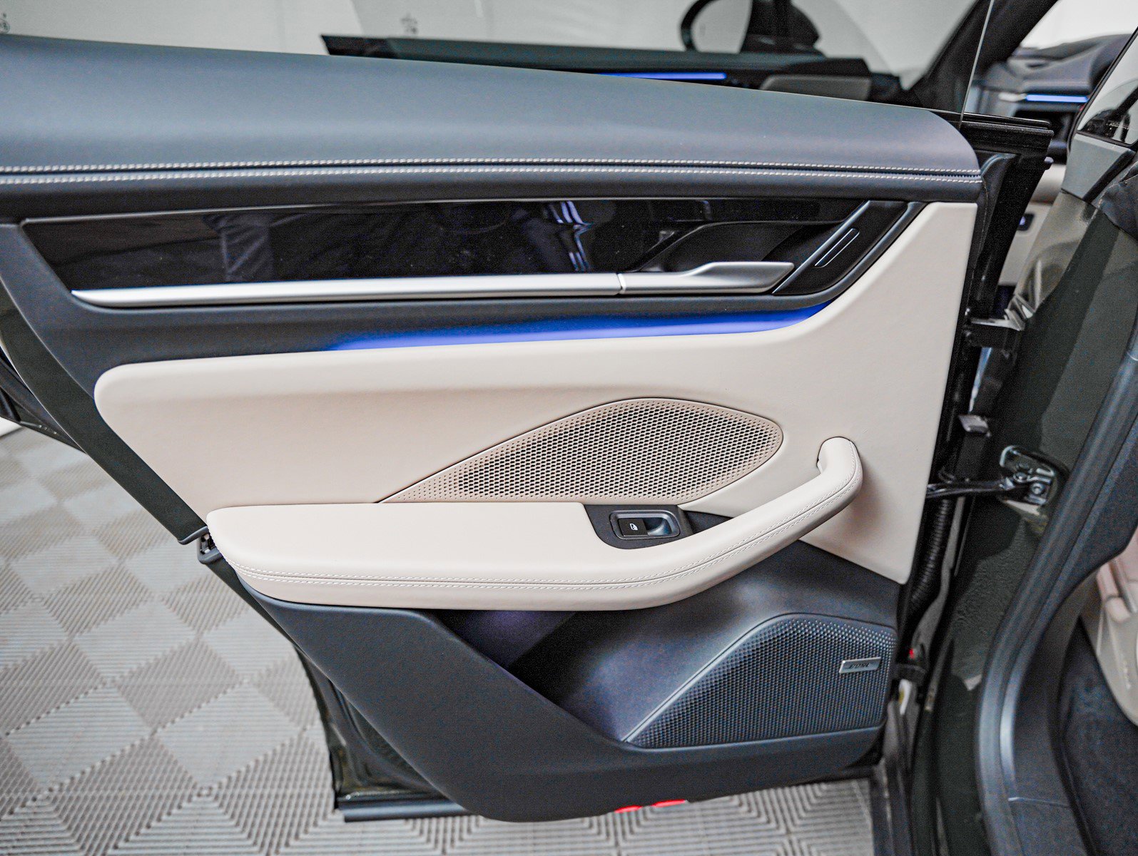 2025 Porsche Macan Electric photo 24