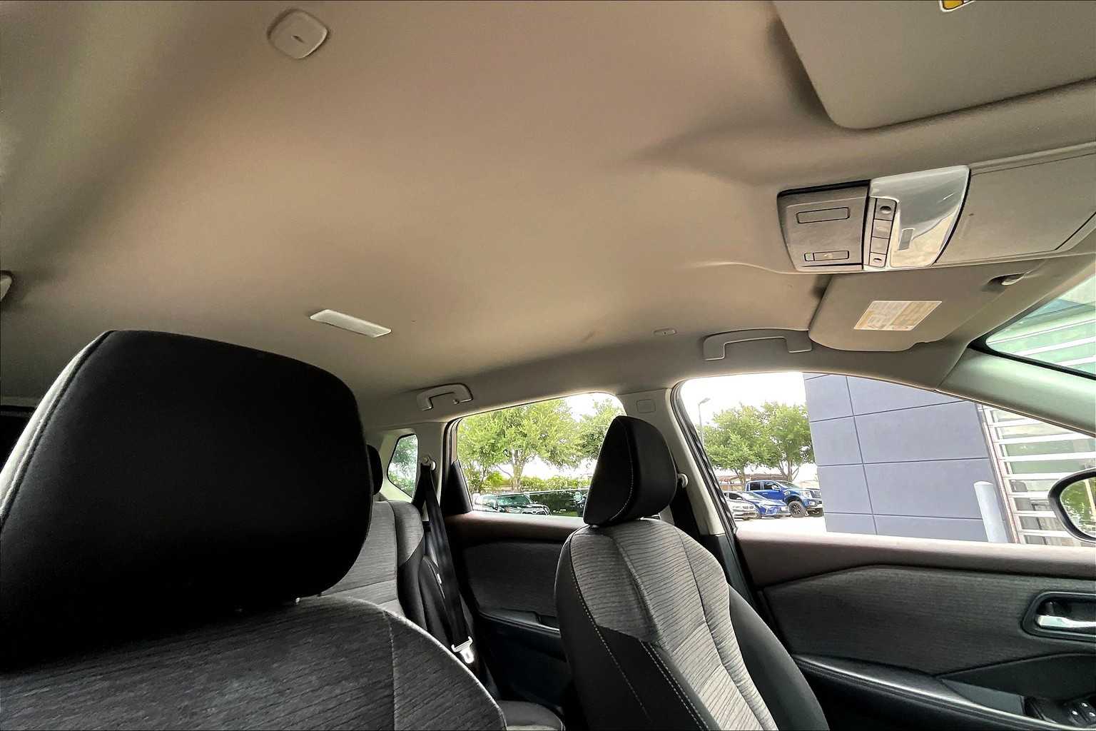 2023 Nissan Rogue SV photo 12