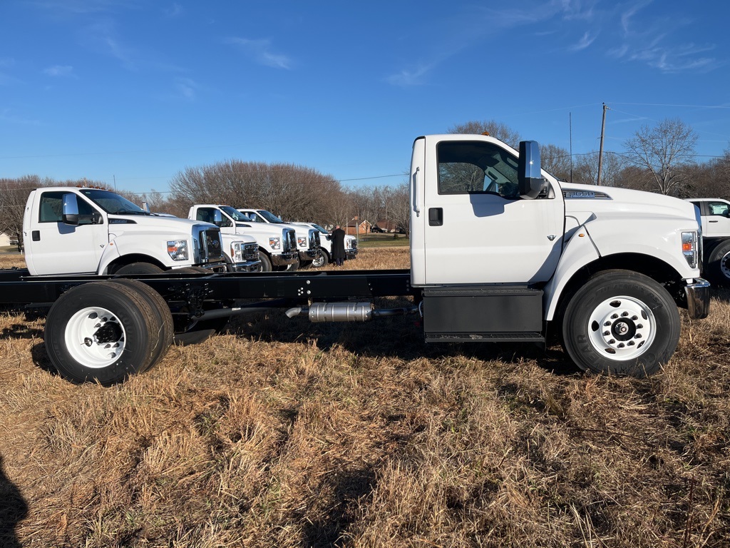 2025 Ford F-650 photo 4