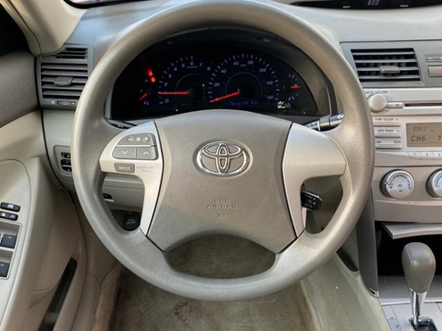 2011 Toyota Camry LE photo 7
