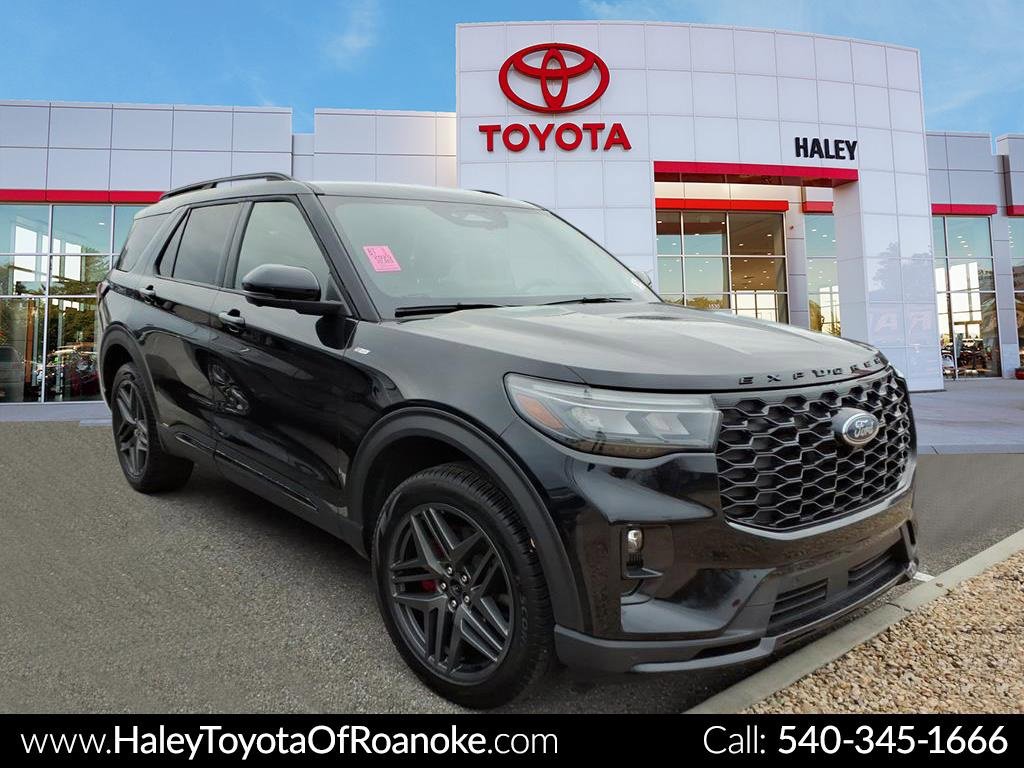 2025 Ford Explorer ST-LINE's photo