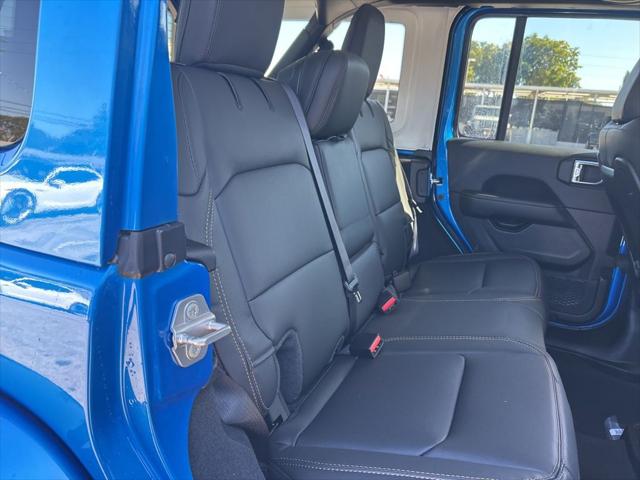 2025 Jeep Wrangler Sahara photo 22