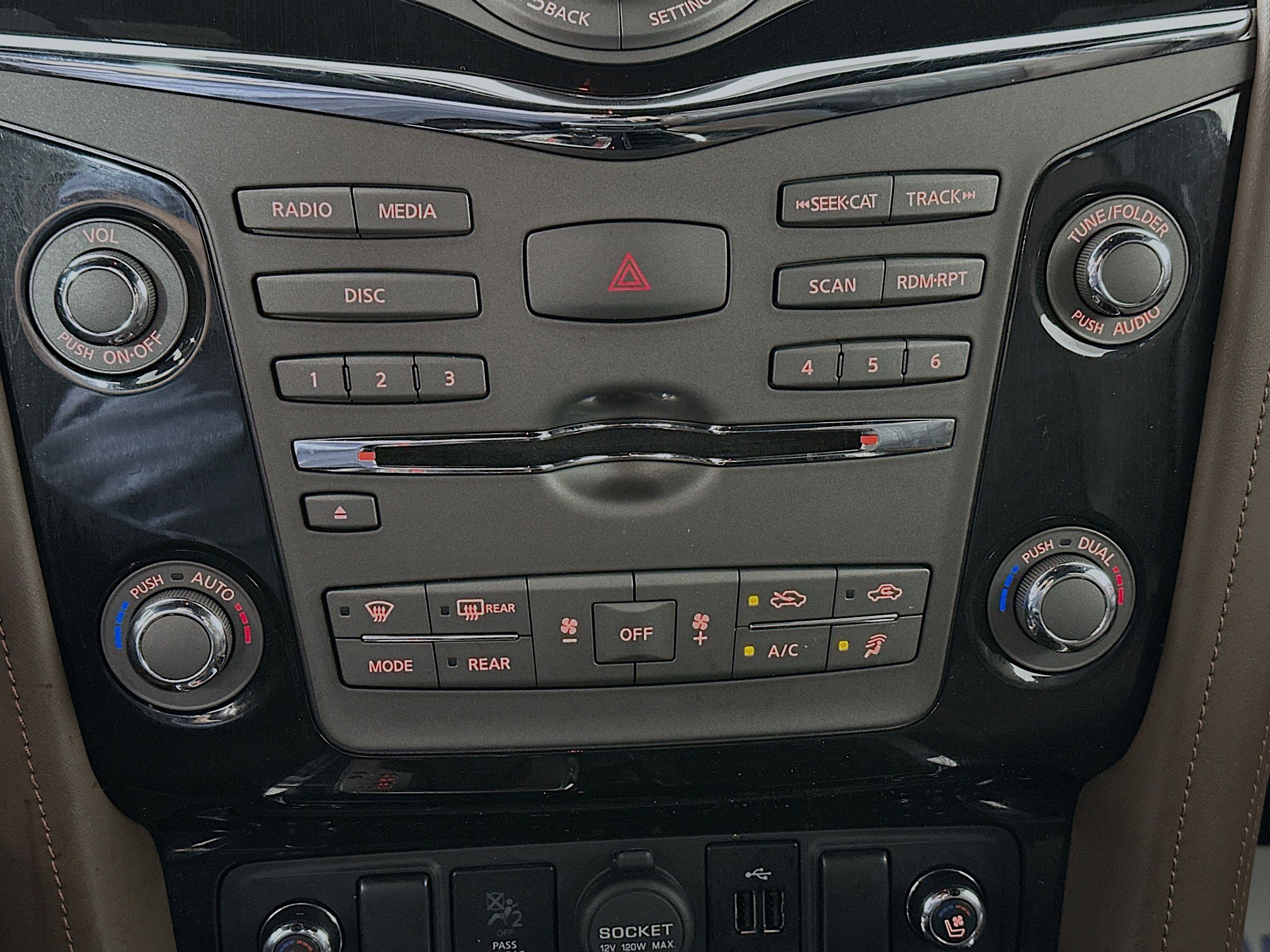 2019 Nissan Armada Platinum photo 17