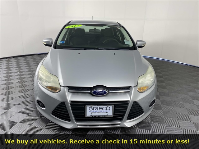 2014 Ford Focus SE photo 2