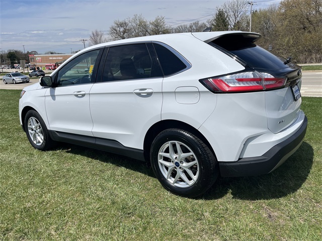 2022 Ford Edge SEL photo 3