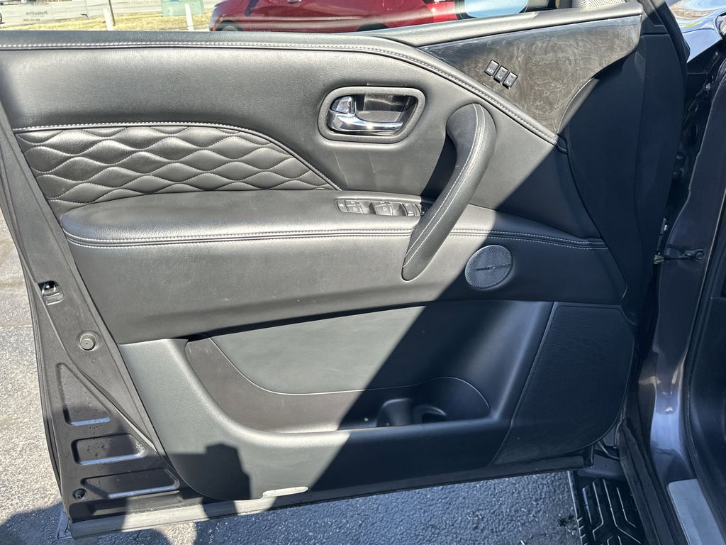 2023 INFINITI QX80 - Image 22