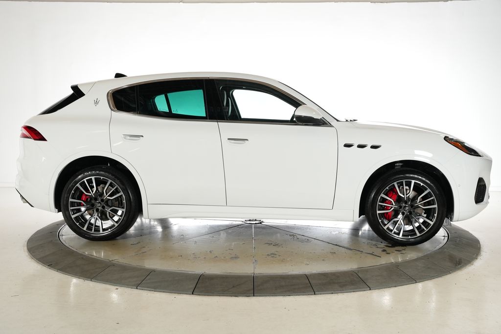2025 Maserati Grecale photo 3