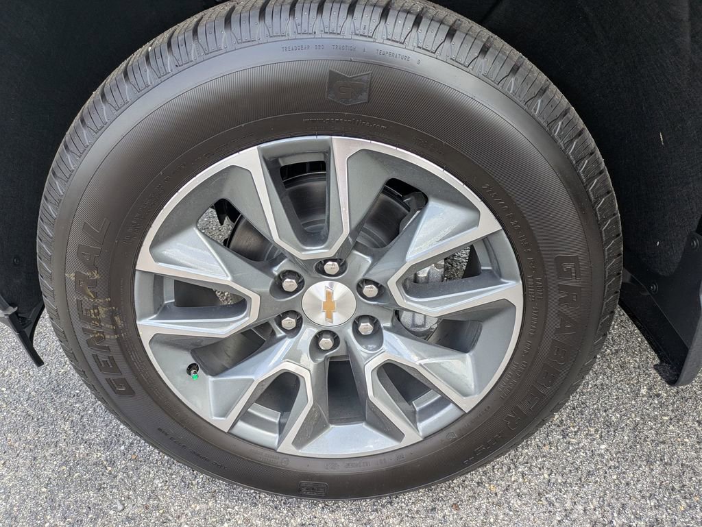 2025 Chevrolet Silverado 1500 LT photo 9