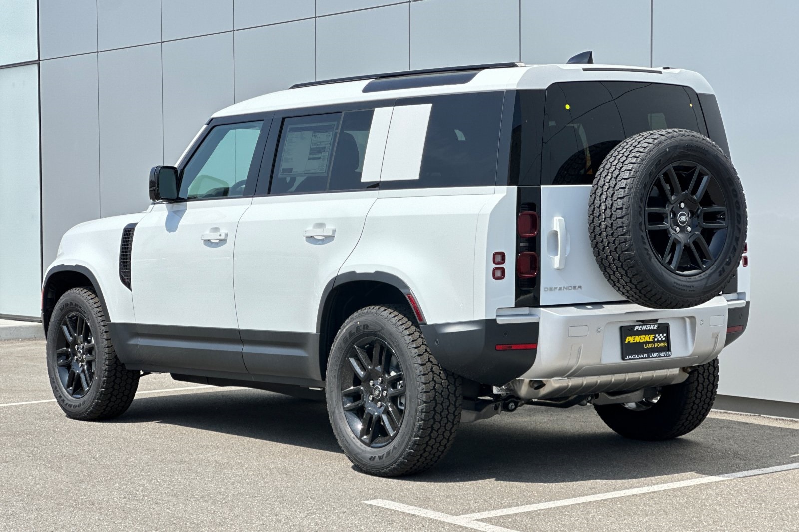 2025 Land Rover Defender 110 S photo 3