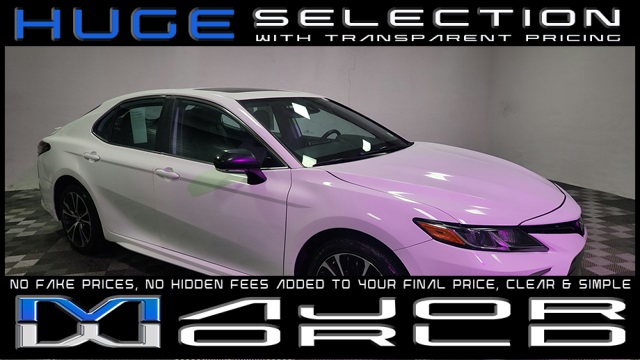 2023 Toyota Camry SE's photo