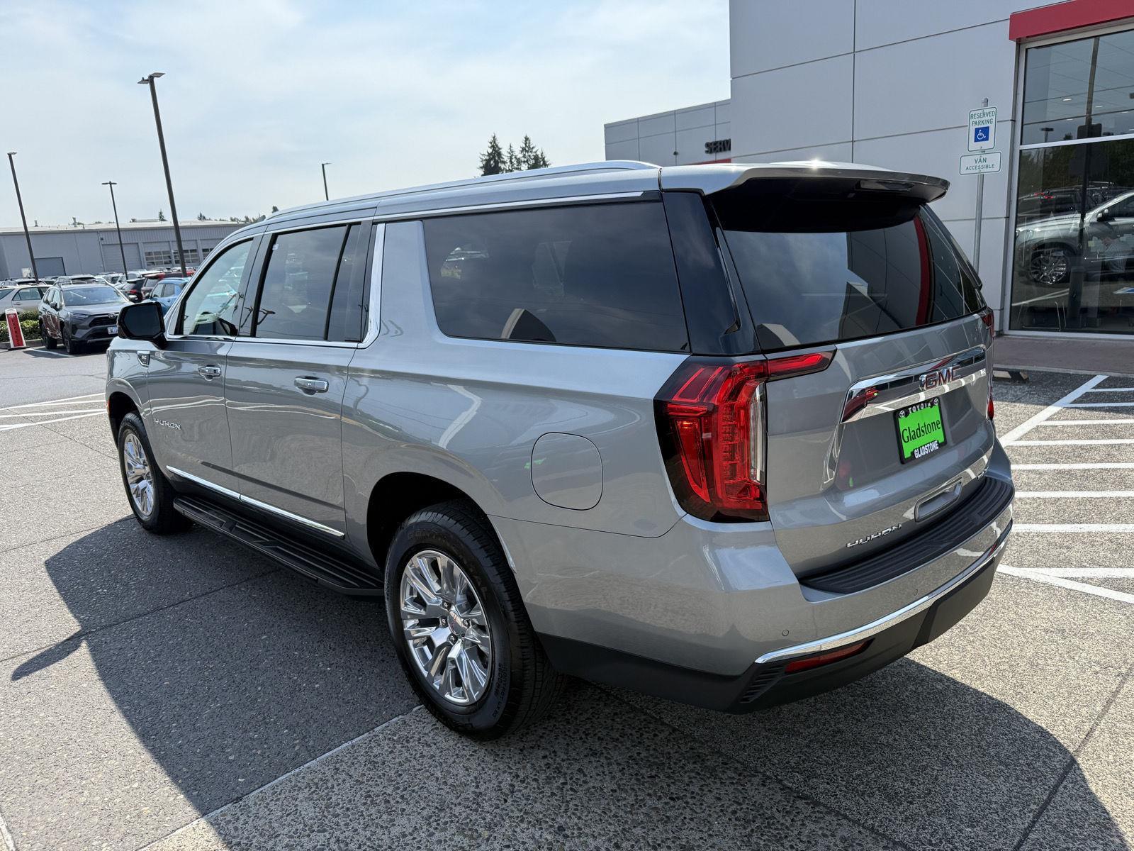 2024 Gmc Yukon XL SLT photo 4