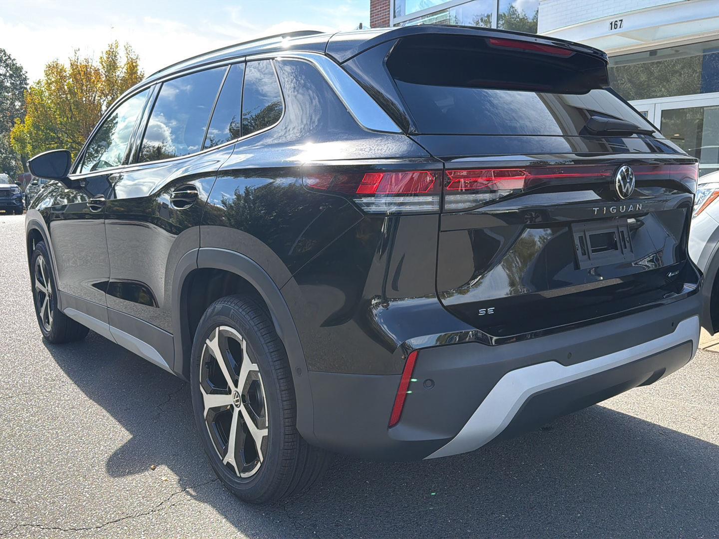 2025 Volkswagen Tiguan SE photo 2