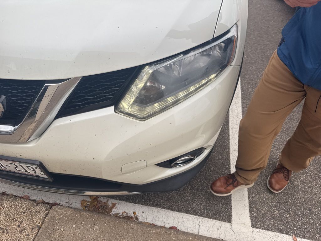 2016 Nissan Rogue SL photo 3