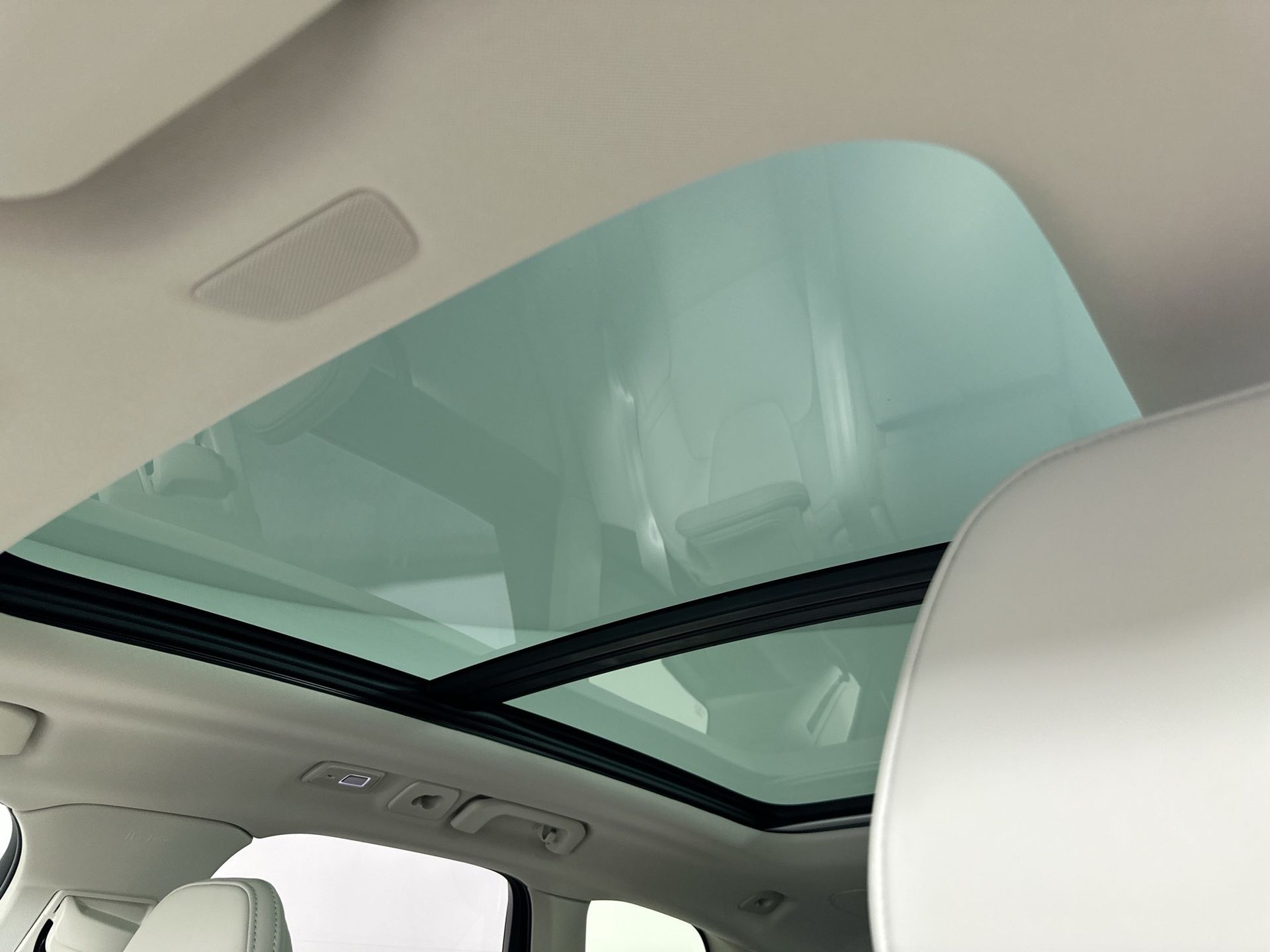 2026 Volvo XC60 B5 photo 19