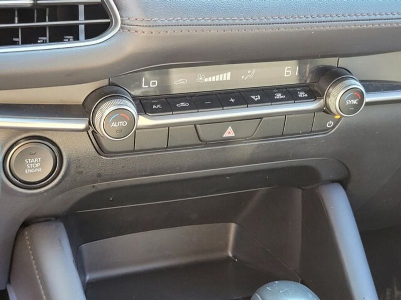 2024 Mazda Mazda3 Hatchback 2.5 Select Sport photo 16