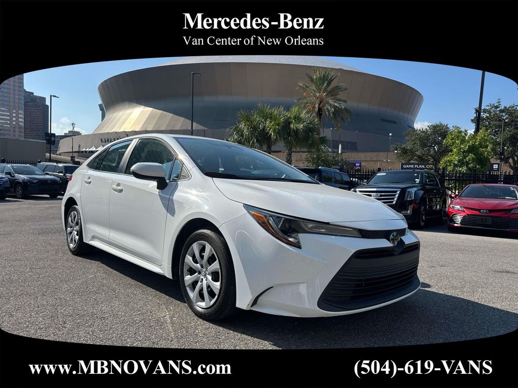 2023 Toyota Corolla LE's photo