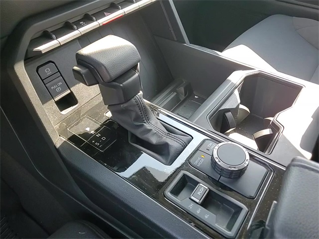 2023 Toyota Tundra SR5 CrewMax photo 18