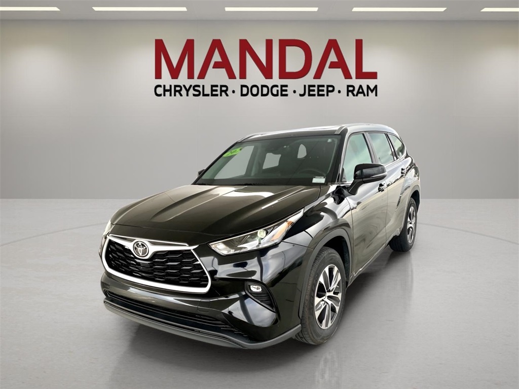 2024 Toyota Highlander XLE's photo