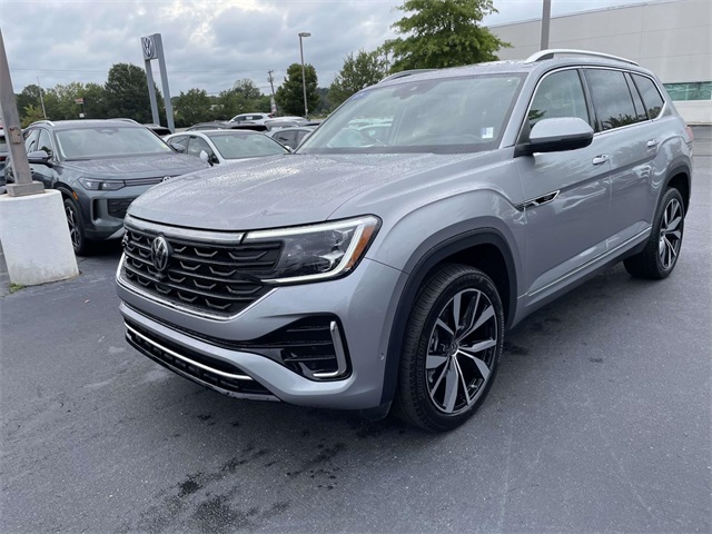2024 Volkswagen Atlas SEL Premium R-Line photo 3
