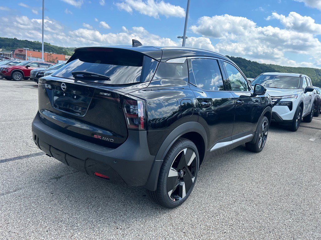 2025 Nissan Kicks SR photo 3