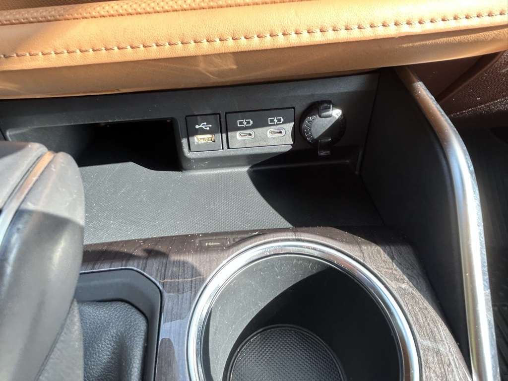2022 Toyota Highlander Hybrid Platinum photo 17
