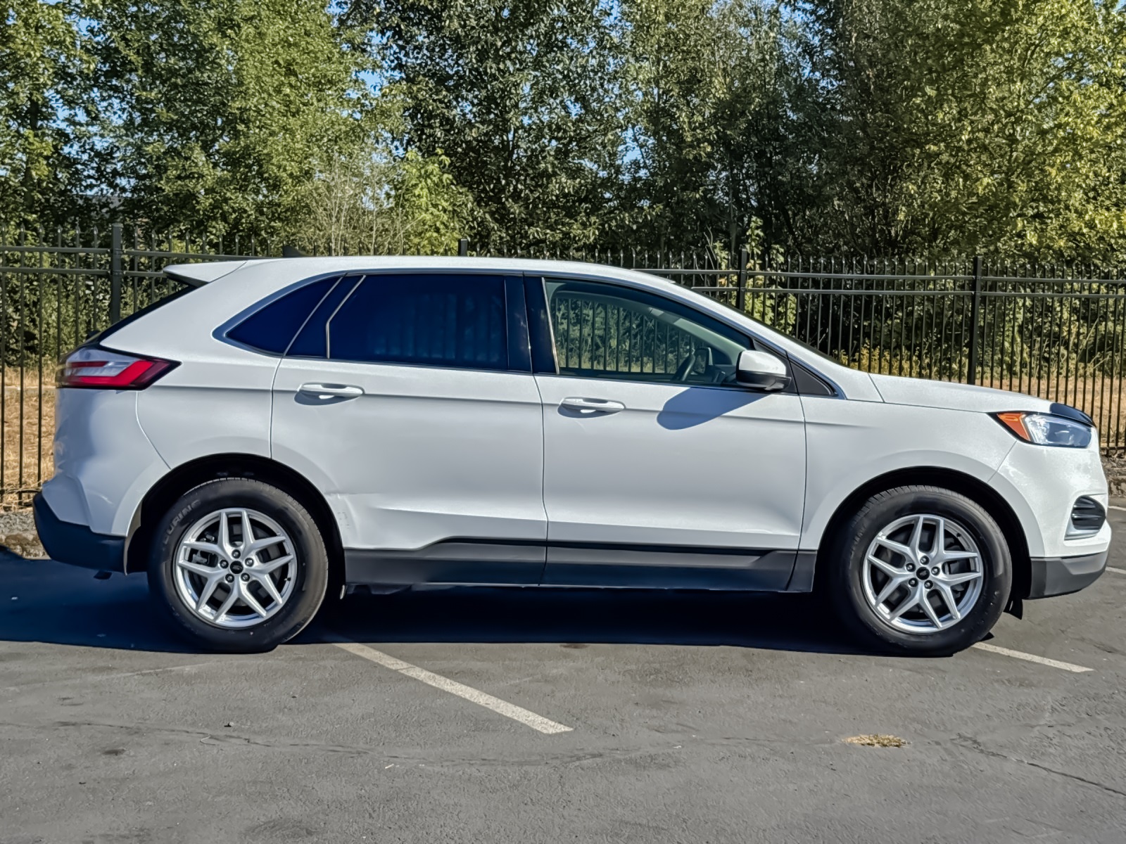 2024 Ford Edge SEL photo 2