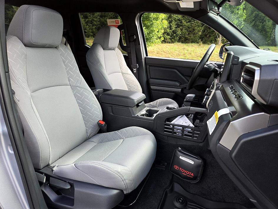 2025 Toyota Tacoma SR5 photo 17