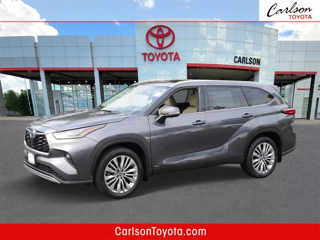 2023 Toyota Highlander Platinum's photo