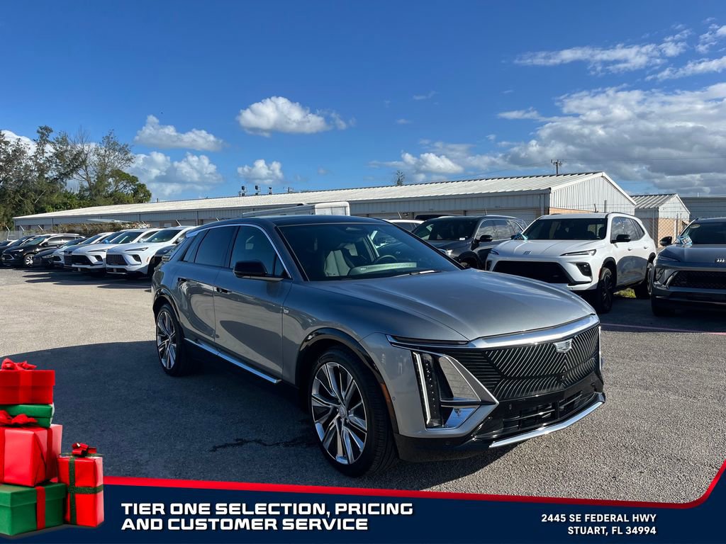 Used 2024 Cadillac LYRIQ Luxury 3 with VIN 1GYKPSRL2RZ138736 for sale in Stuart, FL