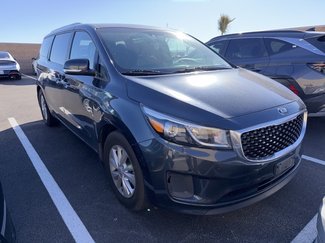 2017 Kia Sedona LX photo 2
