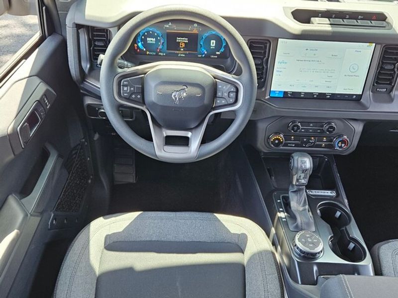 2025 Ford Bronco Base photo 5