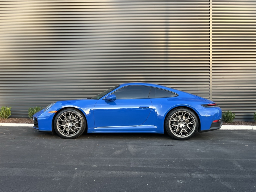 2025 Porsche 911 photo 2