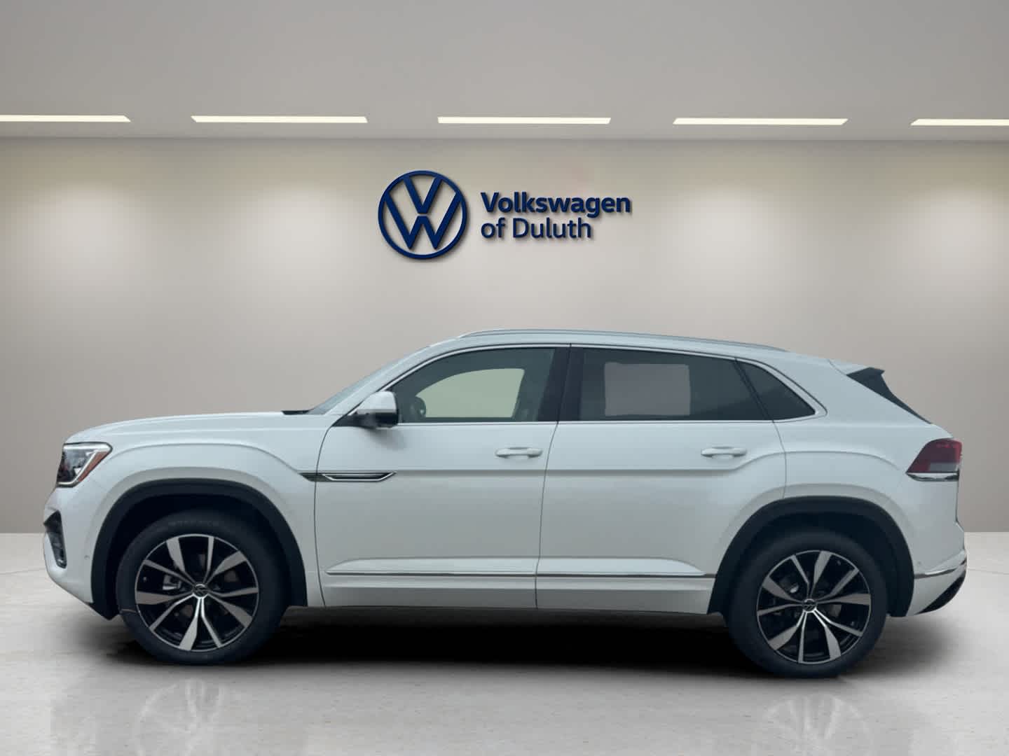2025 Volkswagen Atlas Cross Sport SEL Premium R-Line photo 2