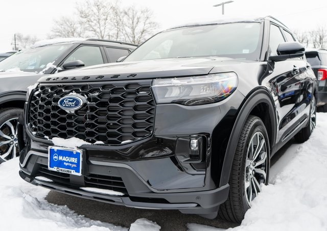 2026 Ford Explorer ST-LINE's photo