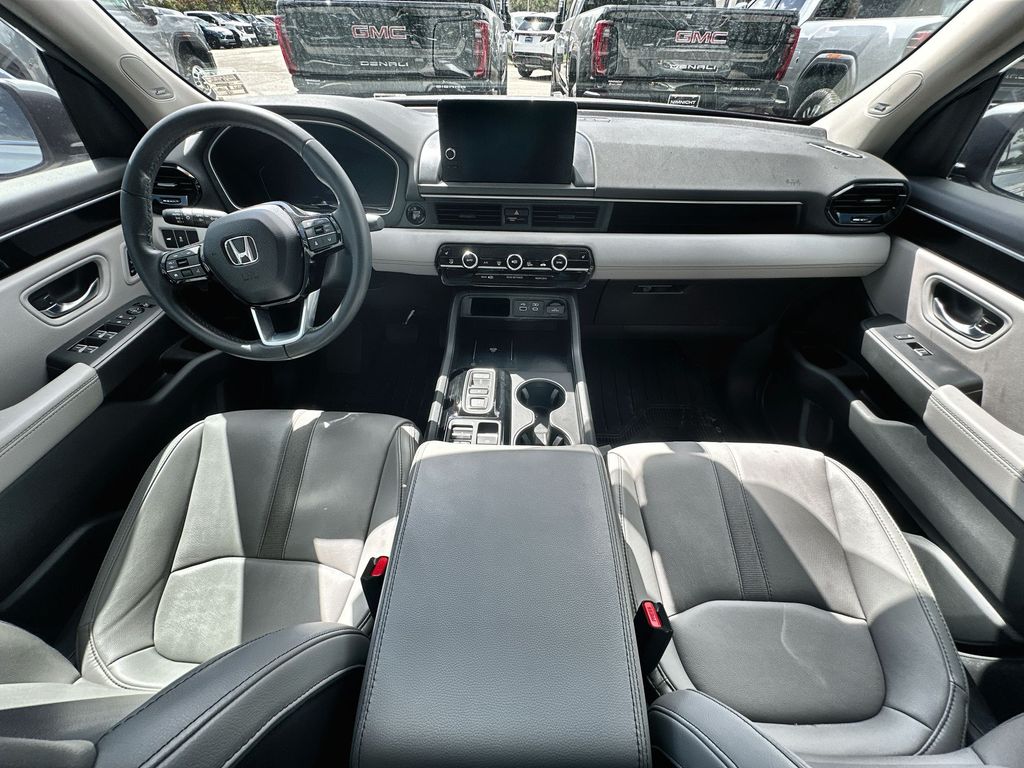 2024 Honda Pilot Touring photo 3