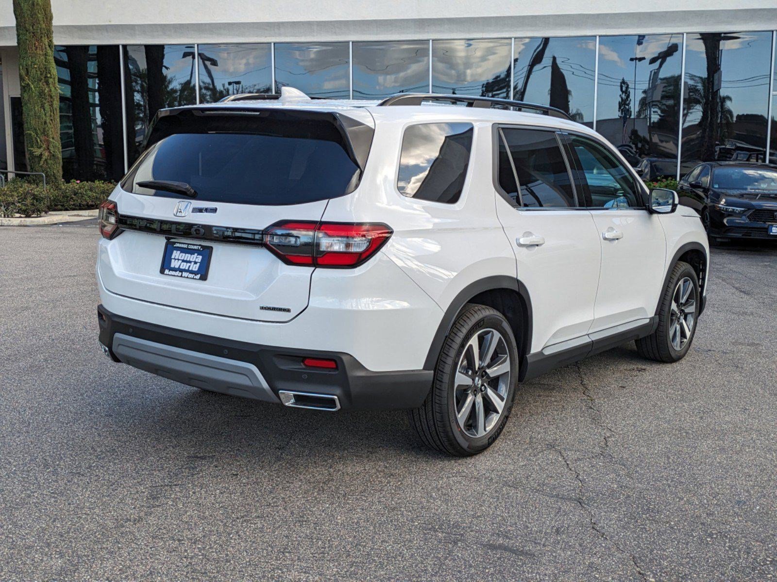 2025 Honda Pilot Touring photo 3