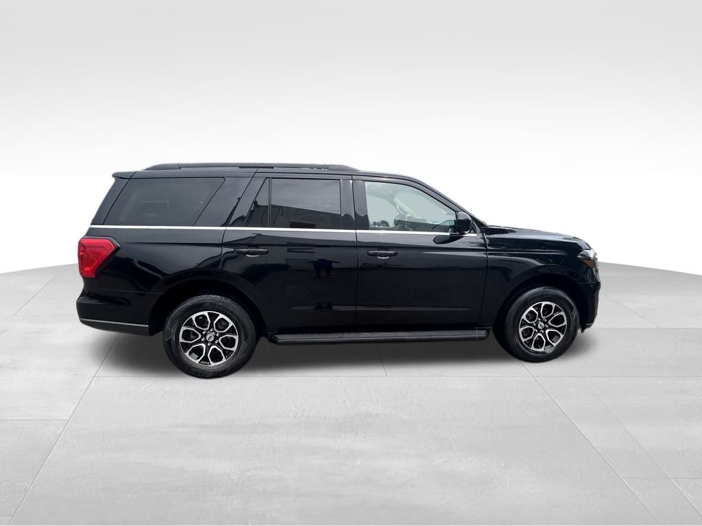 2024 Ford Expedition XLT photo 2